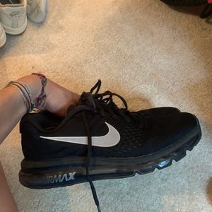 Black Nike air max athletic sneaker. Womens size 11. Air max 2017.